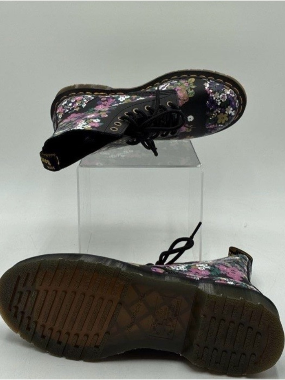 NWOB Dr. Martens 1460 Pascal Black Floral
Wanderlust 8 Eye Boots Women's Sz 8.5 - Picture 13 of 13
